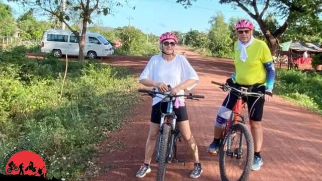 1 Day Hanoi Cycle to Bat Trang Ceramic Village & Dong Ho Paiting Village
